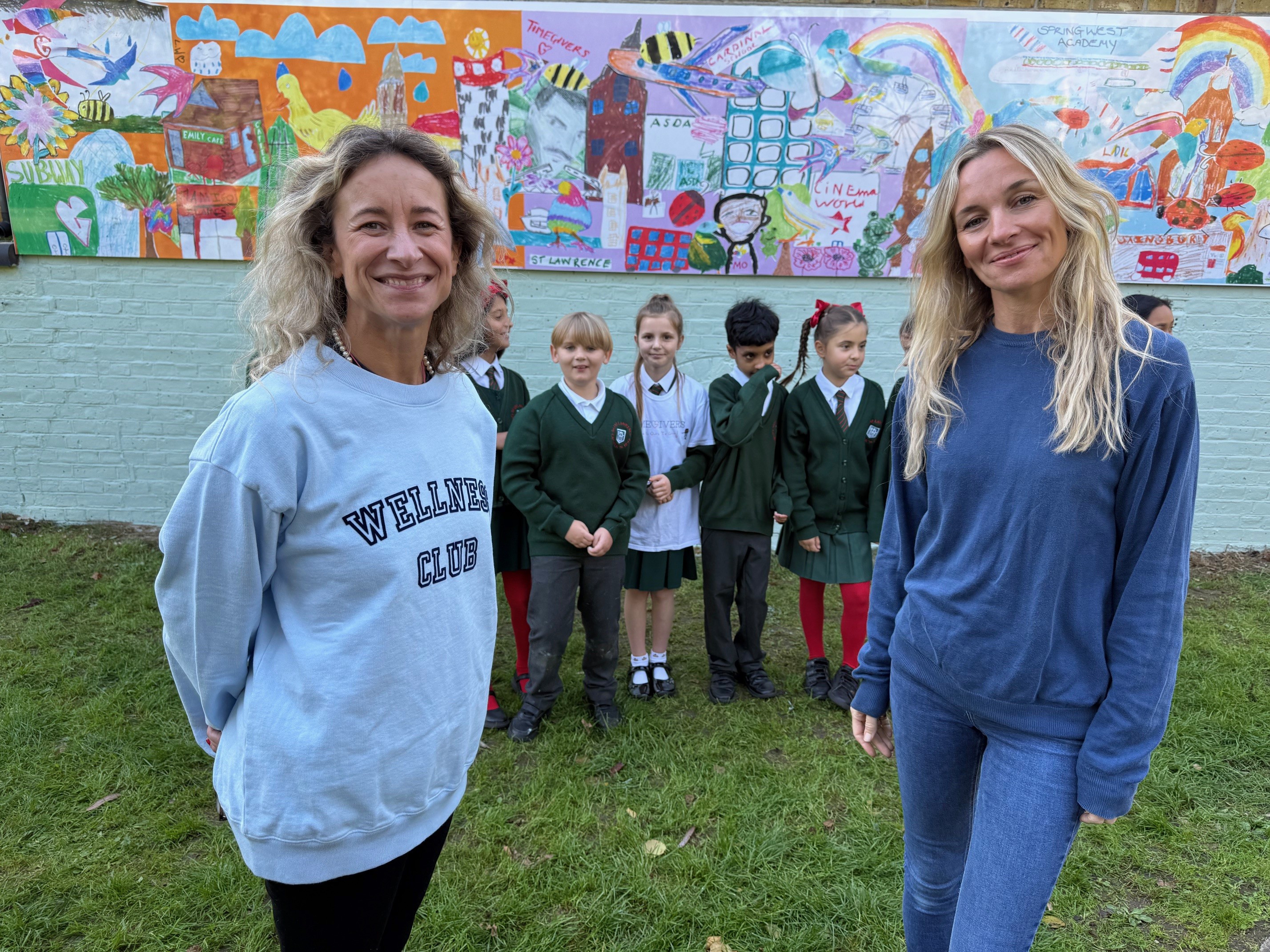 Artists Leah Wood and Gemmal Powell at the front of photo with school children behind